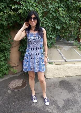 Платье летнее серое с голубым ажурное1 фото