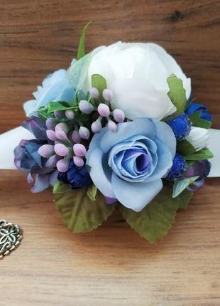 Бутоньерка на руку в сине-голубом цвете повязка на руку для подружек невесты