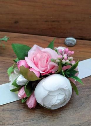 Бутоньерка на руку в розовом цвете повязка на руку для подружек невесты