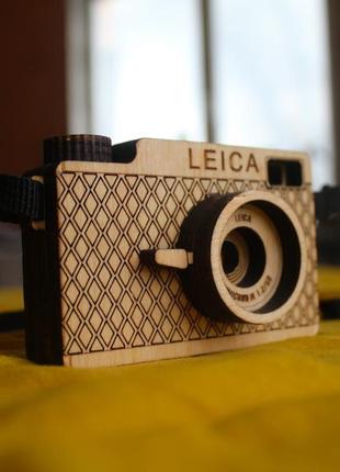 Игрушка фотоаппарат leica из дерева3 фото