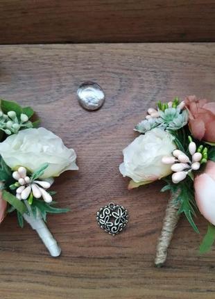 Коралловая бутоньерка для жениха бутоньерка для свидетеля в коралловом цвете свадебные...