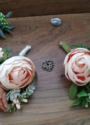 Коралловая бутоньерка для жениха бутоньерка для свидетеля в коралловом цвете свадебные...