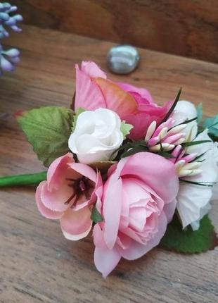 Комплект бутоньерок в розовом цвете бутоньерка для свидетеля бутоньерка на руку для подружки невесты6 фото