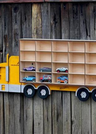 Полка для іграшкових машинок - вантажівка mack truck. хот вилс гараж на 20 авто. hot wheels паркінг.3 фото