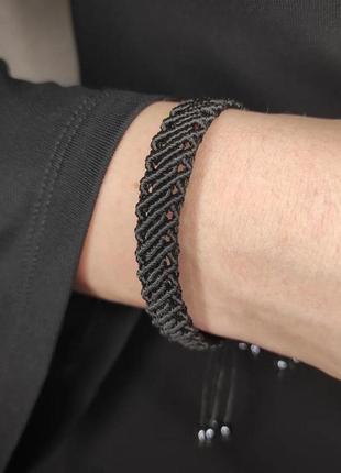 Женский браслет ручного плетения макраме "ратибор" charo daro (черный)1 фото