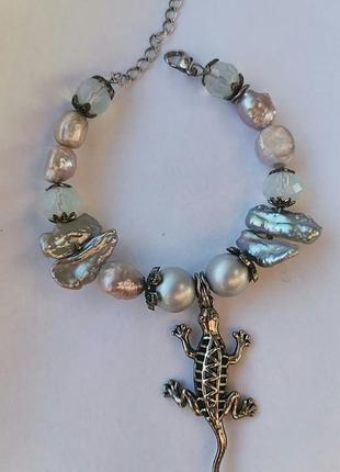 Авторський браслет на жорсткій основі з бароковим перлами,майорикой,місячним каменем "ігуана" 🦎10 фото