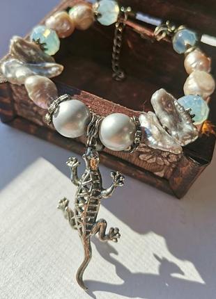 Авторський браслет на жорсткій основі з бароковим перлами,майорикой,місячним каменем "ігуана" 🦎8 фото