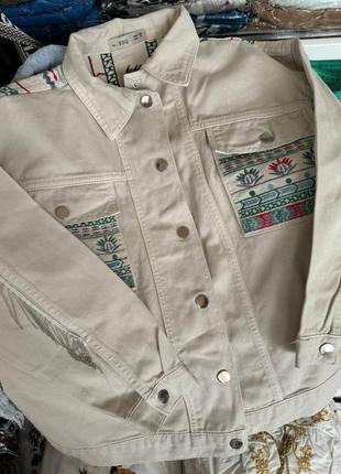 Куртка джинсова з вишивкою4 фото