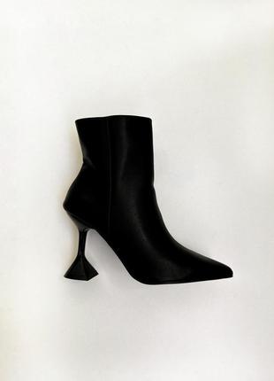 Нові чорні демісезонні черевики ботинки ботильйони1 фото