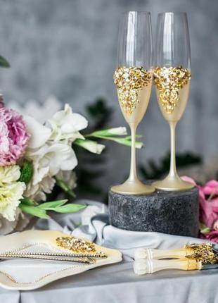 Фужеры на свадьбу золотые гортензии. свадебные бокалы в золотом цвете.8 фото