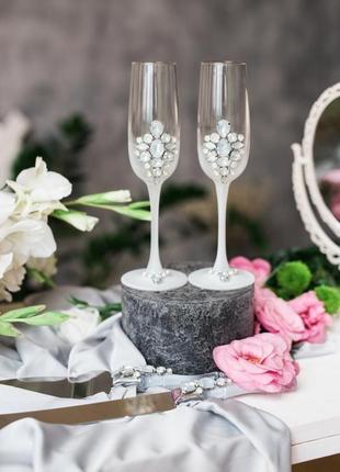Свадебные бокалы лунный камень. бокалы на свадьбу в белом цвете.1 фото
