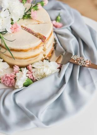 Прилади для весільного торта діамантові квіти. ніж і лопатка в кольорі рожеве золото2 фото
