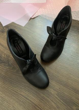 Черные ботинки сапоги ботильоны на каблуку натуральная кожа кожаные размер 38 5 avenue1 фото