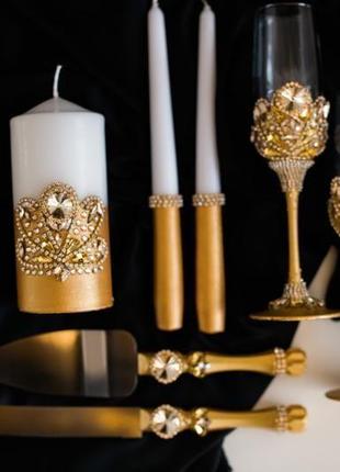 Набор на свадьбу арт деко. бокалы, приборы для свадебного торта, набор свечей в золотом цвете1 фото