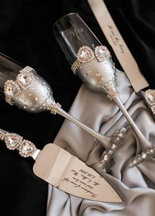 Набор на свадьбу кристальное сердце. фужеры и приборы для свадебного торта в серебряном цвете4 фото
