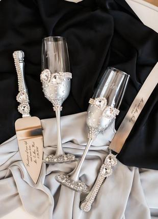 Набор на свадьбу кристальное сердце. фужеры и приборы для свадебного торта в серебряном цвете3 фото