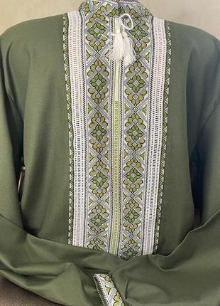 Стильна чоловіча вишиванка на зеленому домотканому полотні ручної роботи. ч-16724 фото