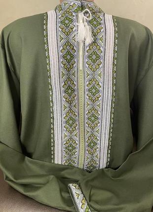 Стильна чоловіча вишиванка на зеленому домотканому полотні ручної роботи. ч-16726 фото