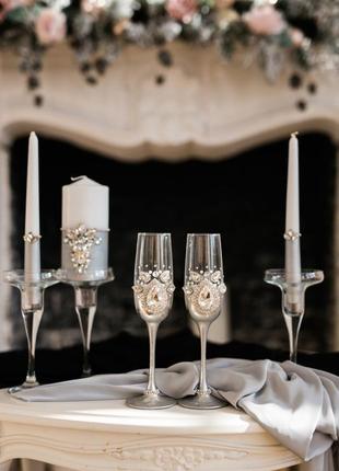 Набір на весілля - весільні бокали та набір свічок в єдиному стилі. 10 предметів в наборі