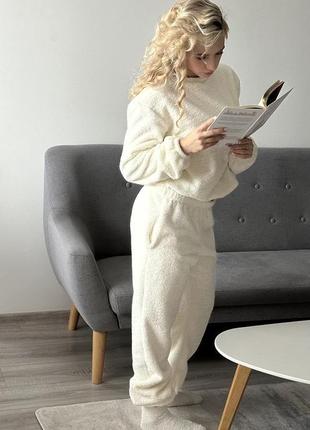 Молочная пижама из плюша - штаны и кофта1 фото