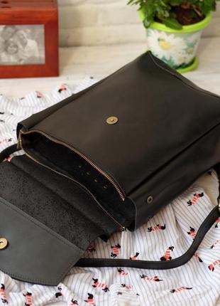 Черный кожаный рюкзак