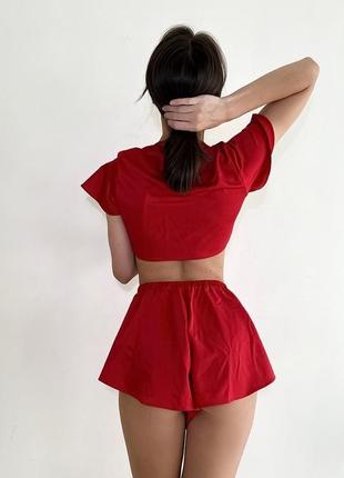 Червона піжама з шовку з топом і шортами3 фото