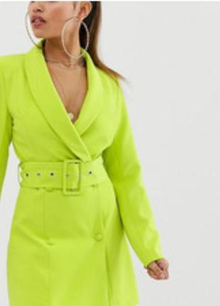 Гарний,яскравий плащ жіночий.
