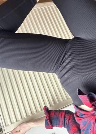 Чорні легінси в рубкик з пуш-ап сідницями