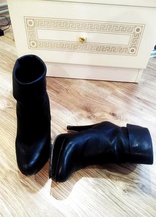 Шкіряні чобітки