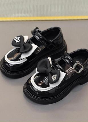 Стильні нарядні туфлі