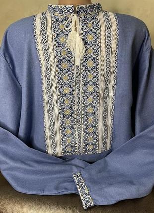 Стильна чоловіча вишиванка ручної роботи на синьому домотканому полотні. ч-18316 фото