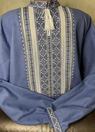Стильна чоловіча вишиванка ручної роботи на синьому домотканому полотні. ч-18326 фото