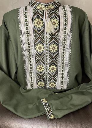 Стильна чоловіча вишиванка на зеленому домотканому полотні. ч-18376 фото