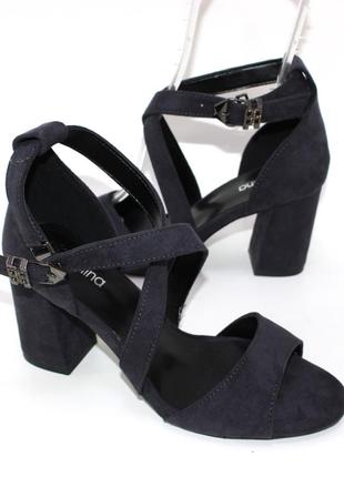 Женские темно-серые замшевые босоножки на каблуке 7 см2 фото