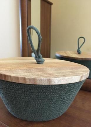 Комплект салфеток-плейсматов из хлопкового шнура и корзинки с деревянной крышкой4 фото