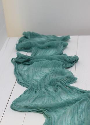 Ментоловый-зеленый марлевий раннер ручного окрашивания для свадебного декора продается на метраж1 фото