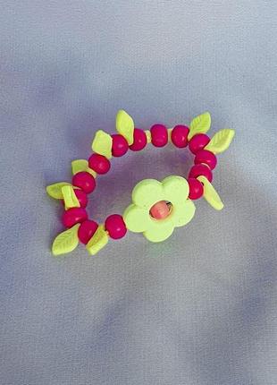 Детский браслет для девочки "цветы в саду" розовый из деревянных бусин8 фото