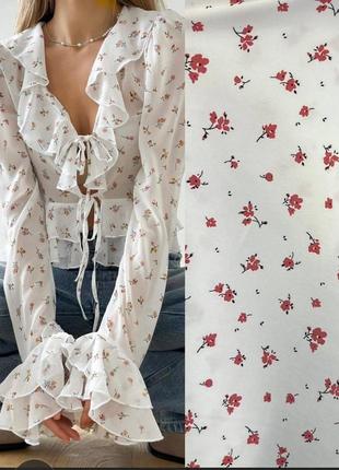 Рубашка женская молочная с цветочным принтом с вырезом в зоне декольте качественная стильная трендовая2 фото