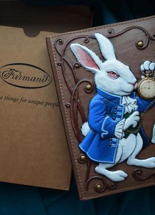 Коричневый кожаный блокнот "белый кролик" (ежедневник в кожаной обложке)4 фото