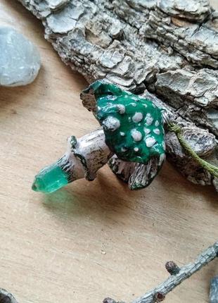 Зеленый мухомор с кристаллом1 фото