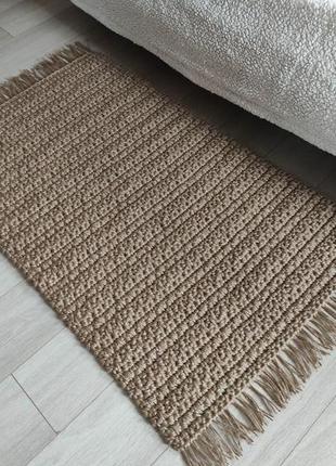 Плетений килим із бахромою. двосторонній в'язаний джутовий килимок.1 фото