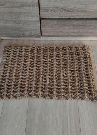 Маленький плетений килимок. джутовий килим ручної роботи.  вхідний килим.