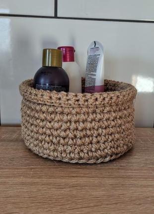 Кругла плетена корзинка. маленький в'язаний джутовий кошик. органайзер.
