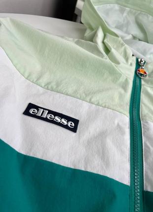 Жіноча вкорочена вітровка ellesse оригінал куртка5 фото