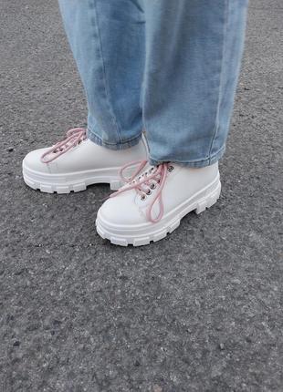 Стильные белые женские туфли дерби белые демисезонные женские туфли оксфорды белые4 фото
