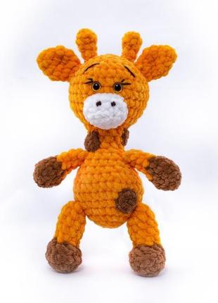 Плюшева в'язана іграшка жирафа з пресслужби наталя з патріотичної коллекції "загін непереможних"5 фото
