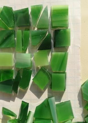 Ярко-зеленые стекла для изготовления мозаики, смальта1 фото