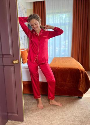 Жіночий домашній комплект піжама шовк армані сорочка на гудзиках та довгі штани червоний колір у сердечка3 фото