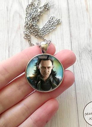 Кулон локи (том хиддлстон)