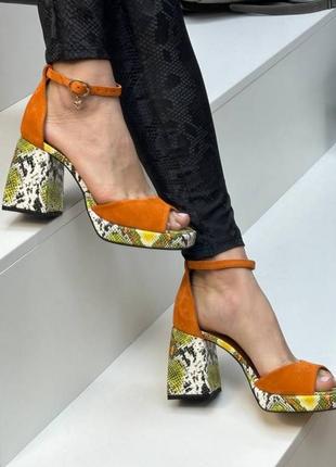 Эксклюзивные босоножки из итальянской кожи и замши женские на каблуке платформе с ремешком1 фото